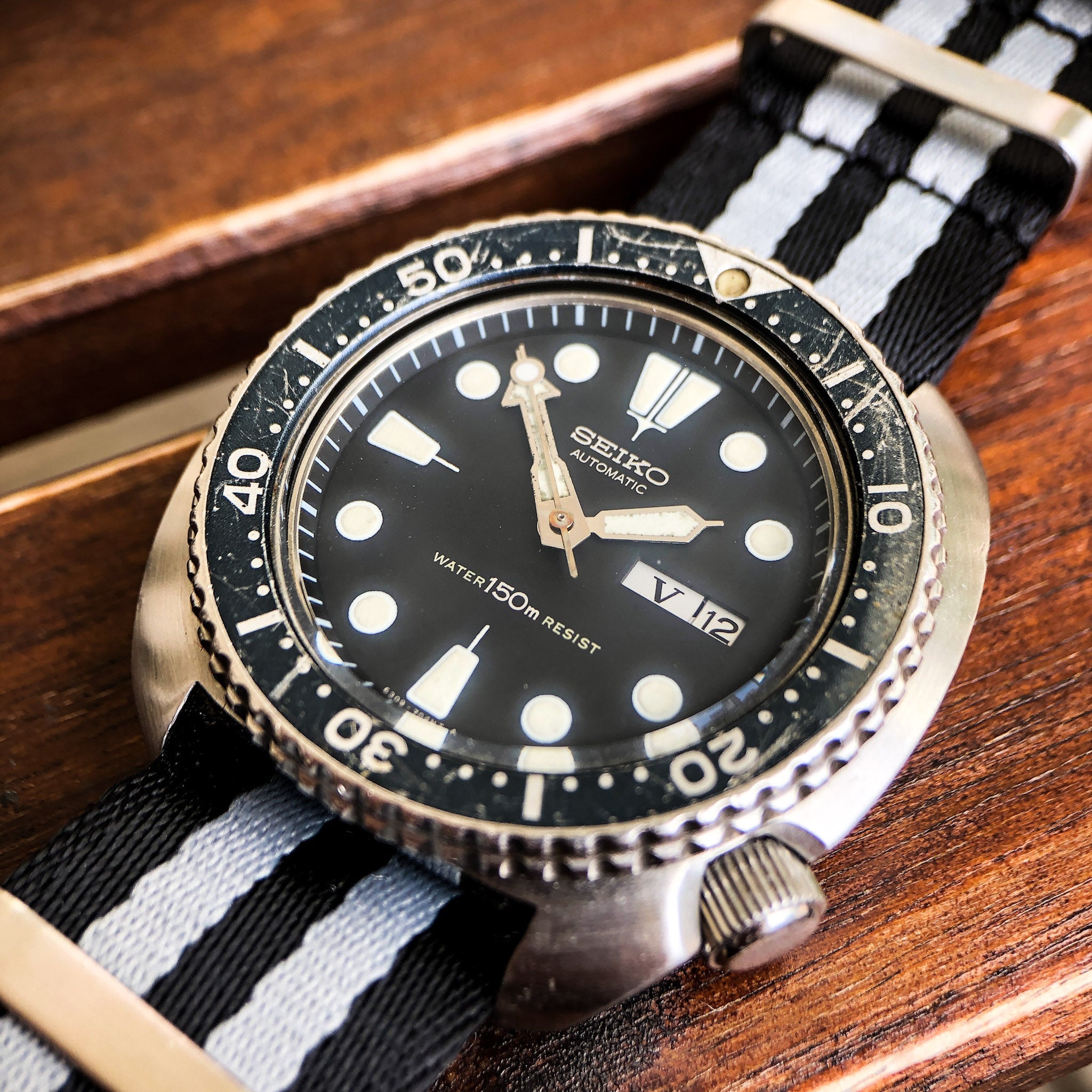 Vintage Watch | Seiko 6309-7040 Turtle (Original bezel aged to a dark grey finishing) - Samurai Vintage Co.
