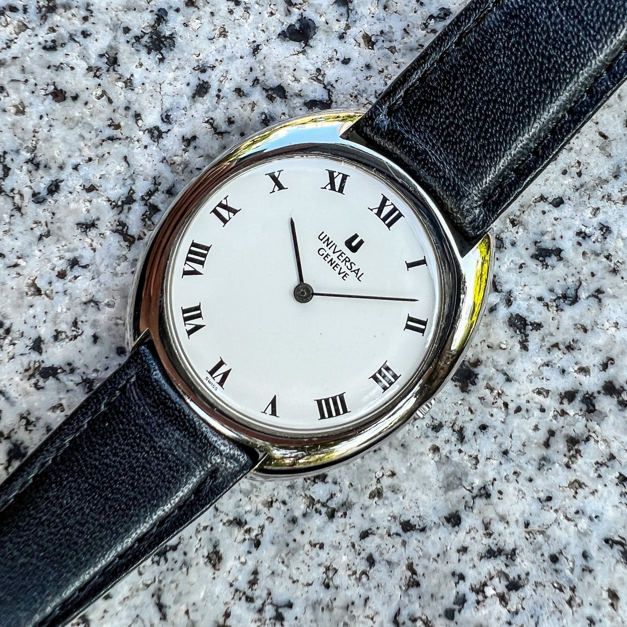 VINTAGE WATCH | UNIVERSAL GENEVE 842111 "WHITE SHADOW DESIGN" - Samurai Vintage Co.