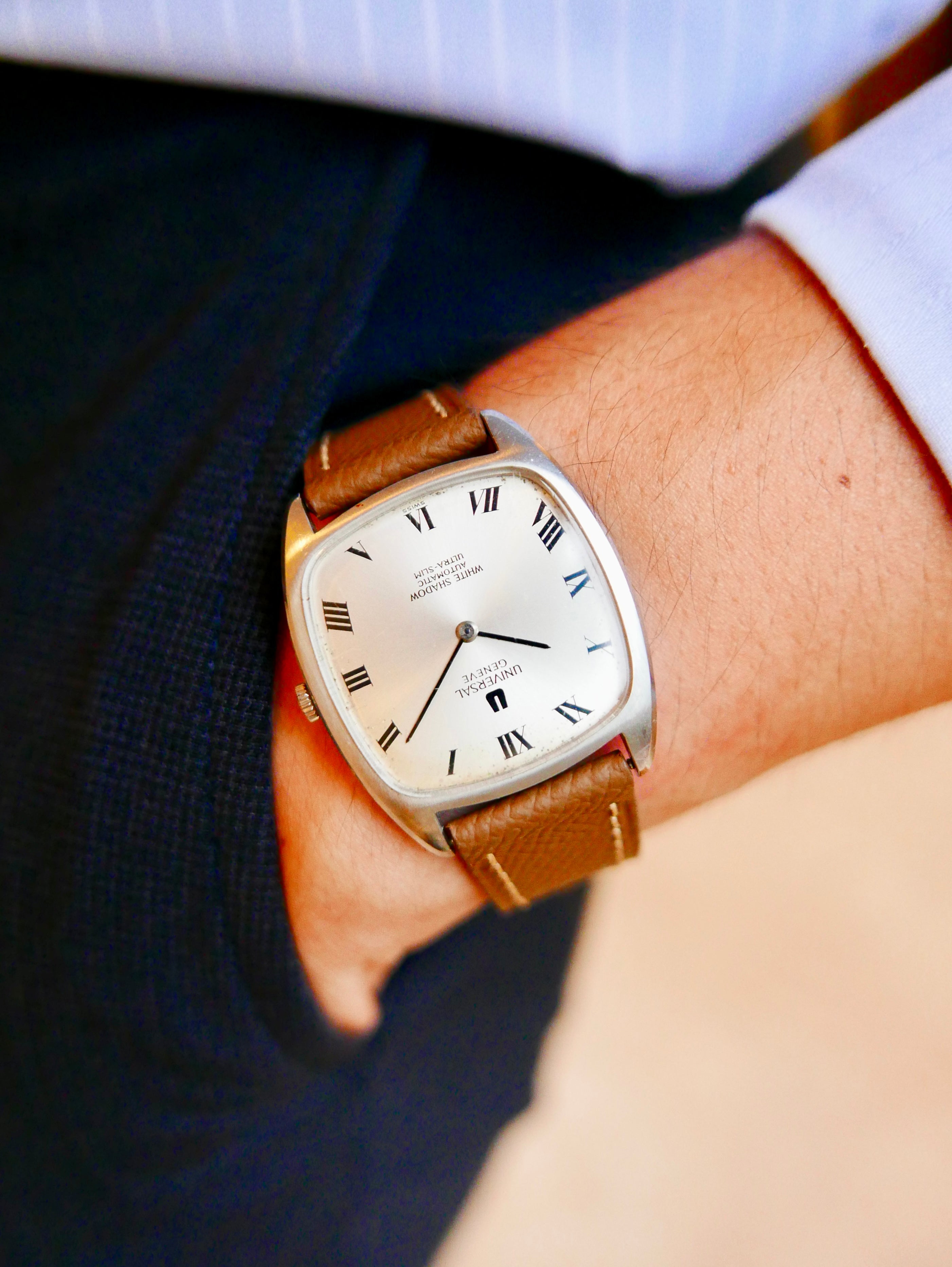 Vintage Watch | Universal Geneve White Shadow Rectangular Automatic 866105