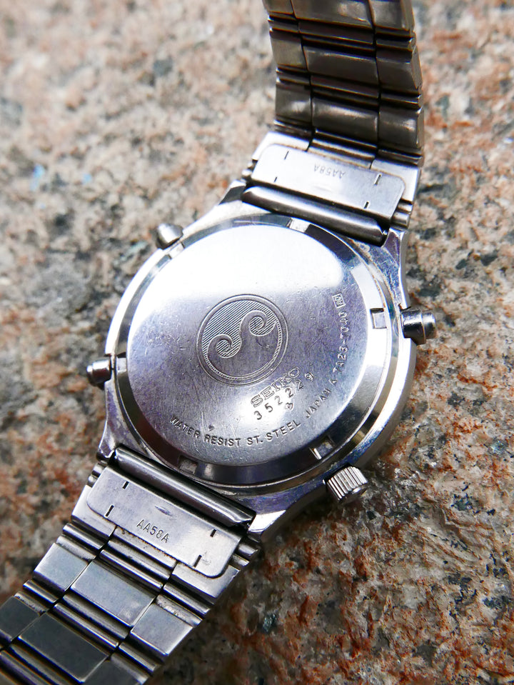 vintage-watch-seiko-quartz-chronograph-7a28-701lt-speedmaster-with-signature-outer-ring