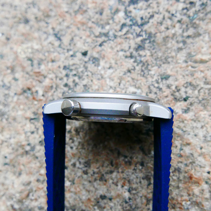 vintage-watch-seiko-7a28-7090-yacht-timer-2-straps
