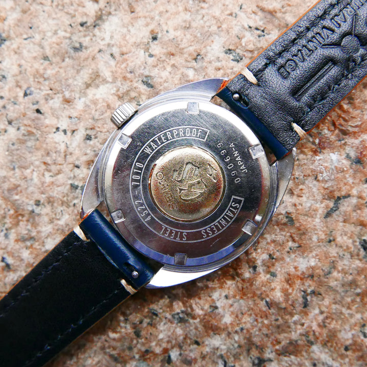 vintage-watch-grand-seiko-4522-brushed-cushion-case