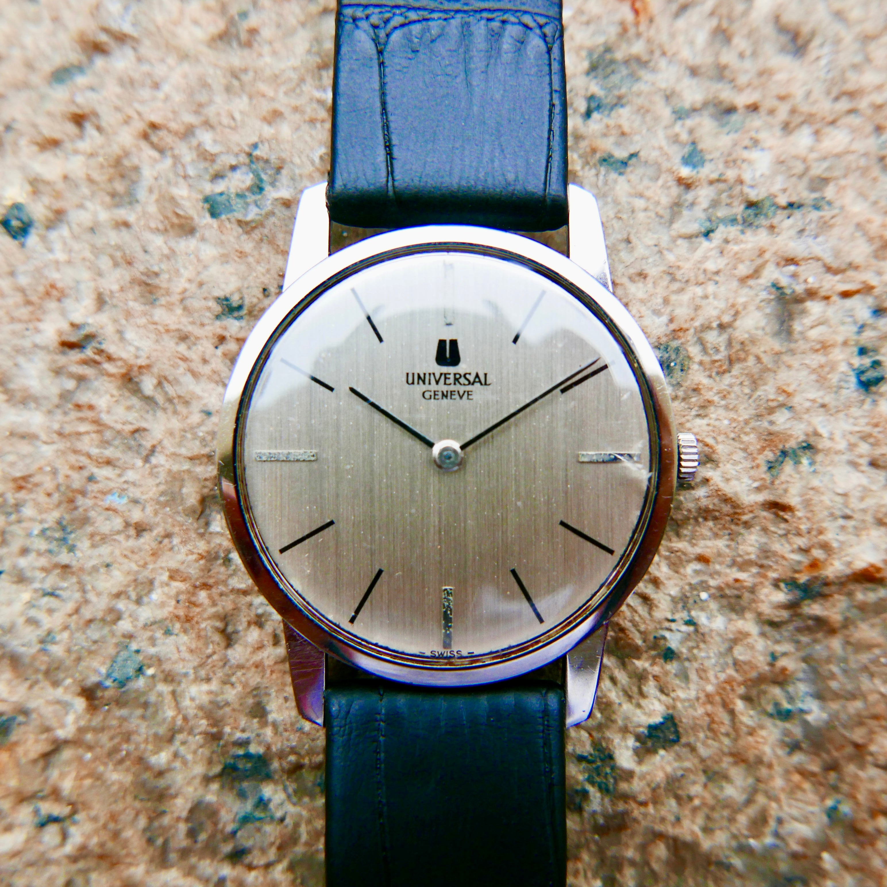 Vintage Watch | Universal Geneve UltraThin 842101 - Samurai Vintage Co.