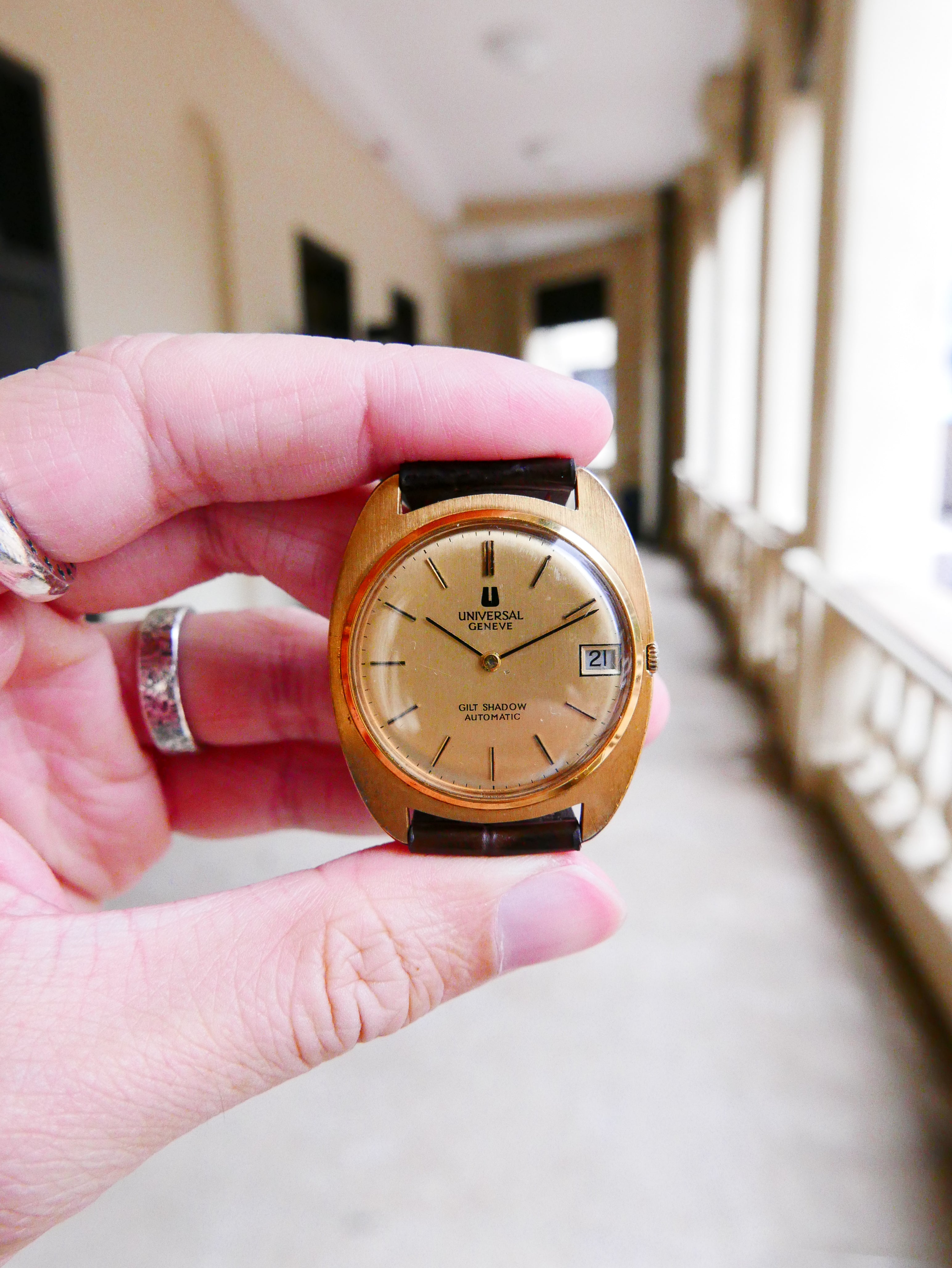Vintage Watch | Universal Geneve Gilt Shadow Automatic 567103