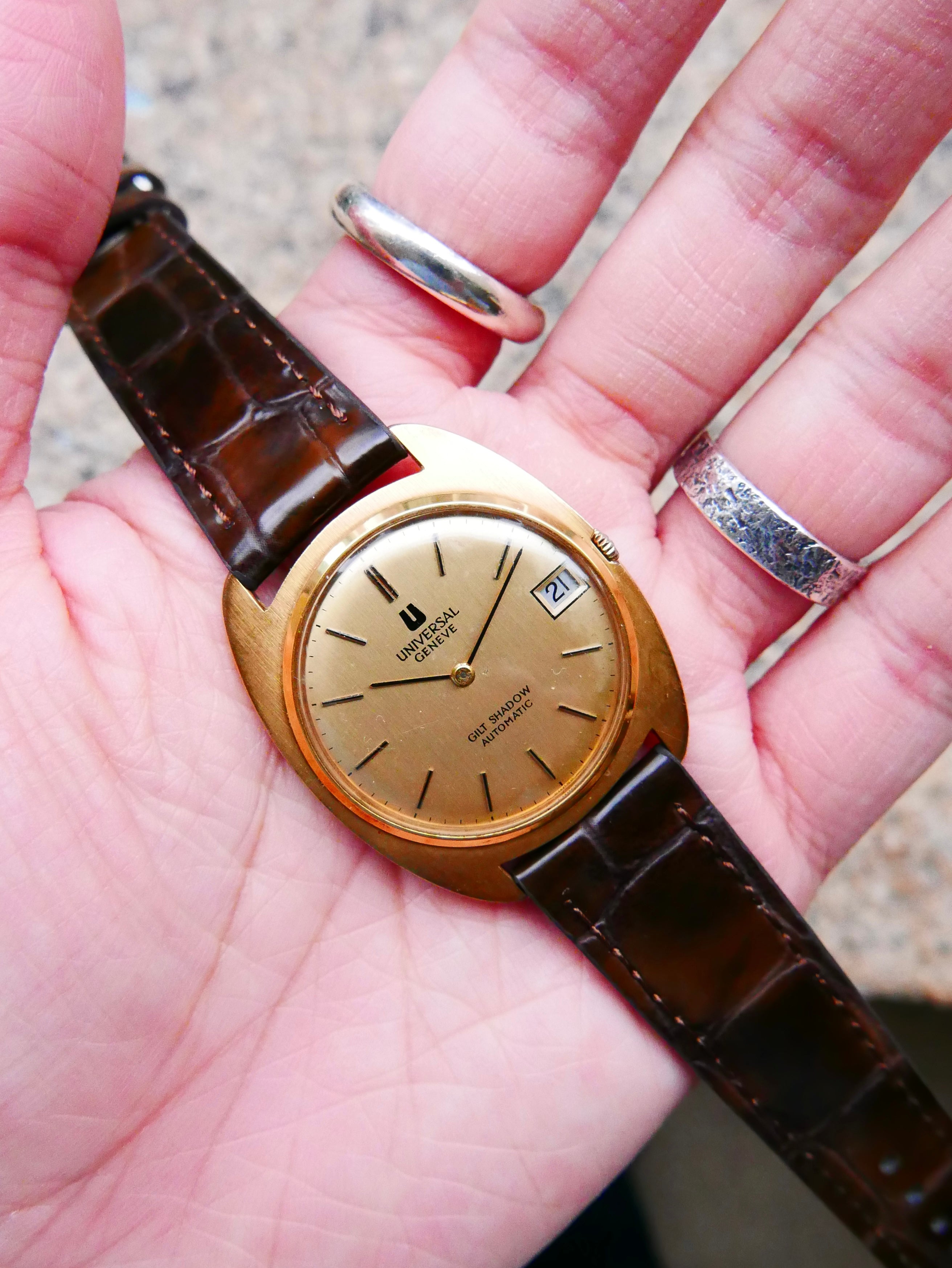 Vintage Watch | Universal Geneve Gilt Shadow Automatic 567103