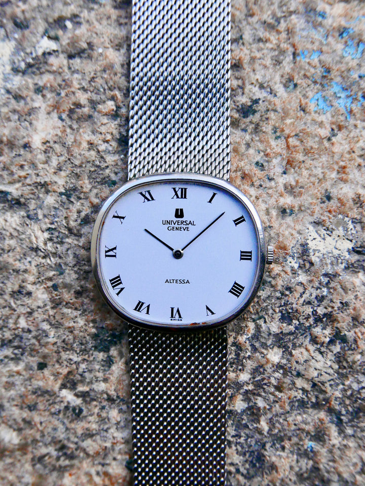 vintage-watch-vintage-universal-geneve-altessa-842125-horizontal-ellipse