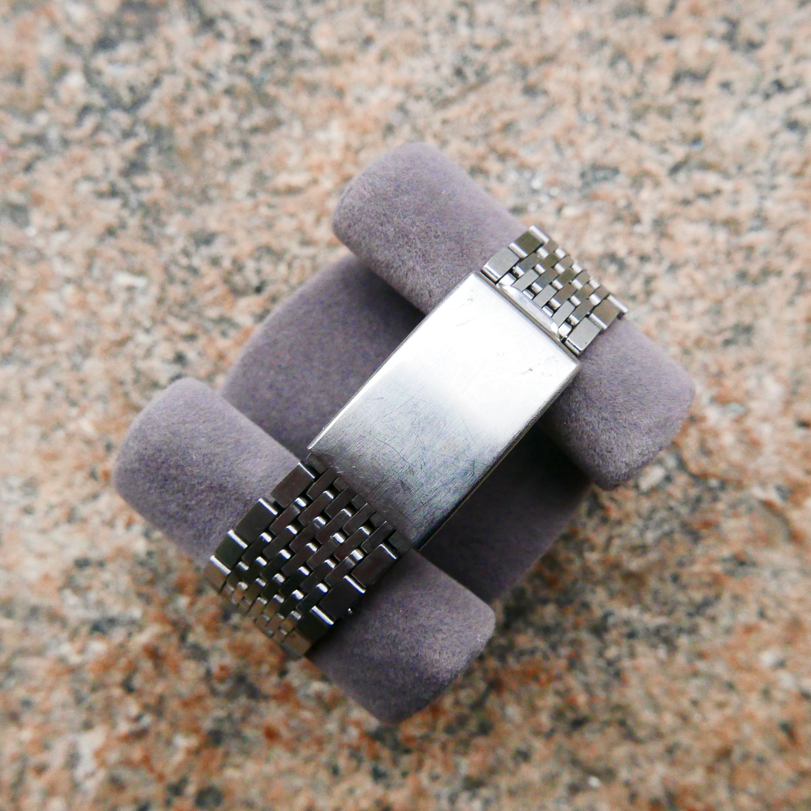 Vintage Watch | Universal Geneve White Shadow Automatic 867102 (With Certificate & Paper)