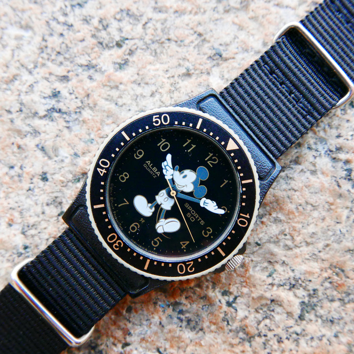 vintage-watch-seiko-alba-sports-50-mickey-mouse-quartz