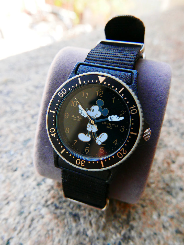 vintage-watch-seiko-alba-sports-50-mickey-mouse-quartz