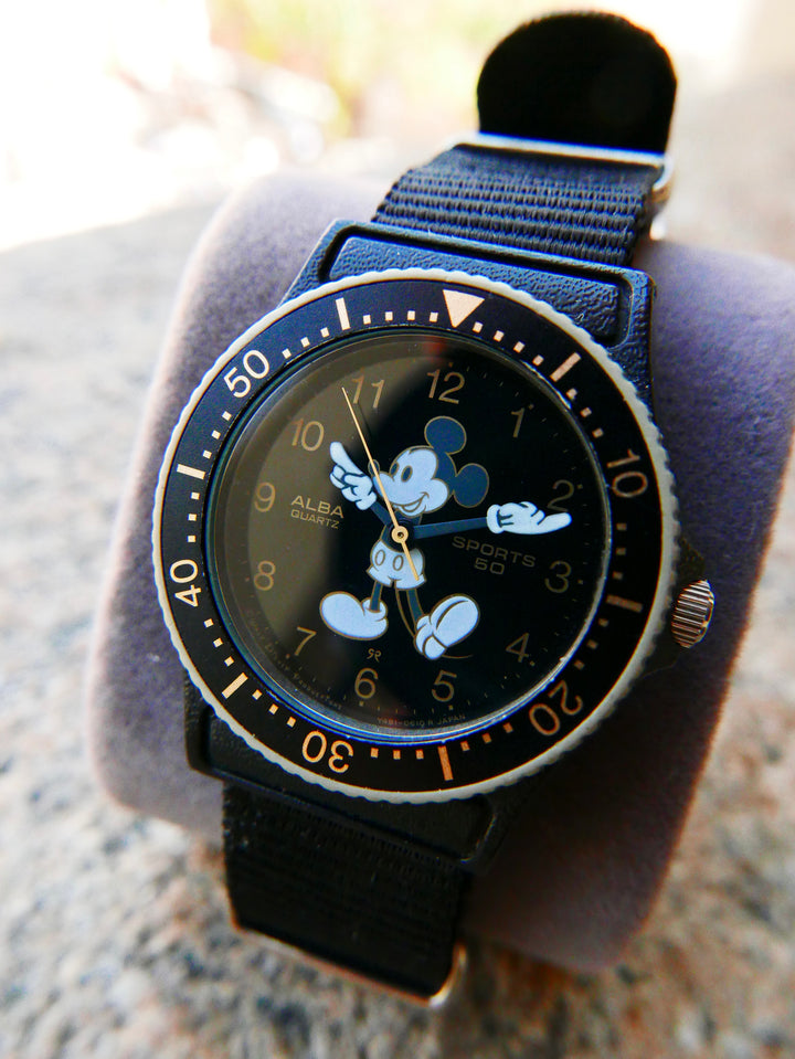 vintage-watch-seiko-alba-sports-50-mickey-mouse-quartz