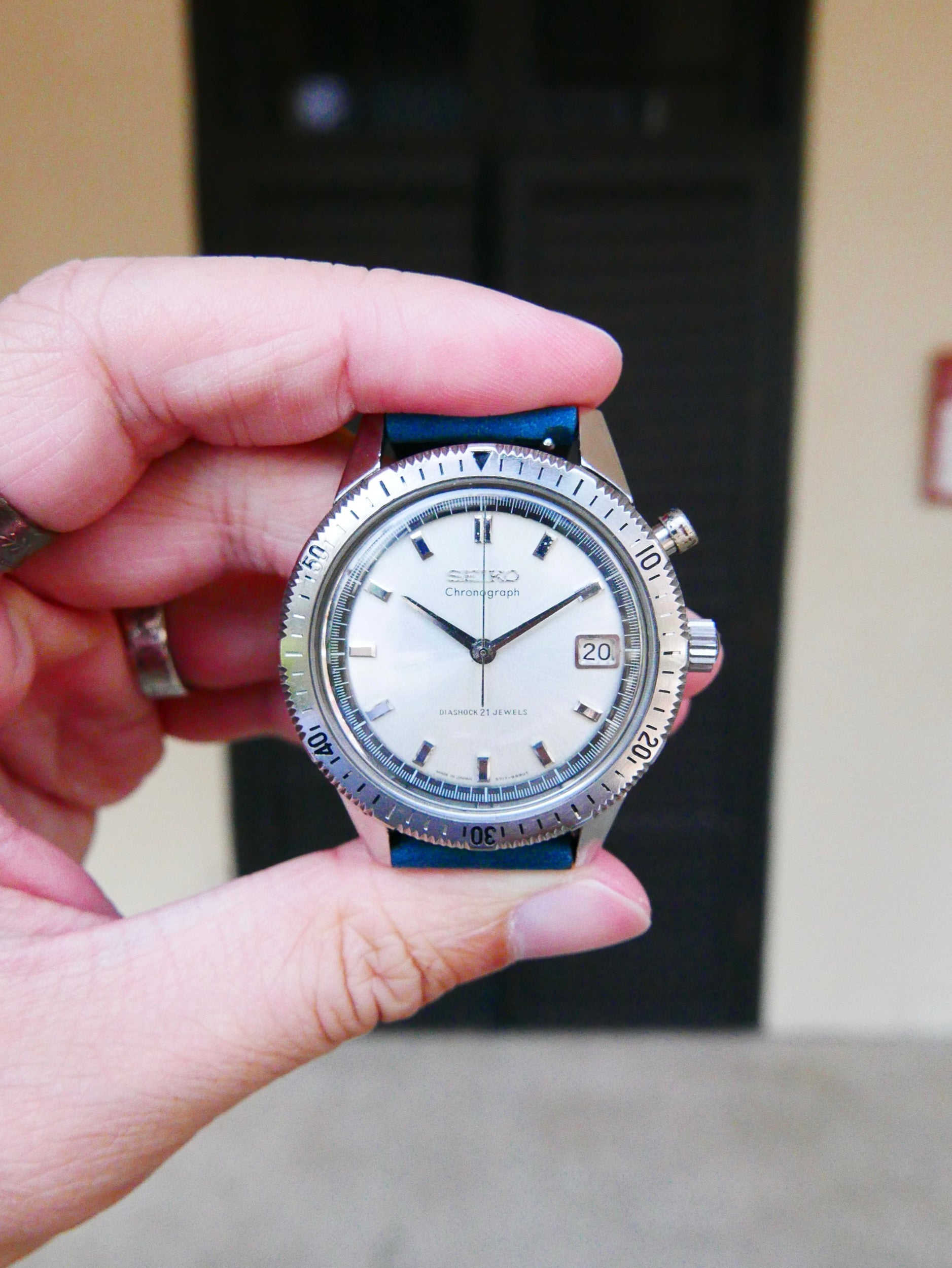 vintage-watch-seiko-5717-8990-chronograph-crown-chronograph