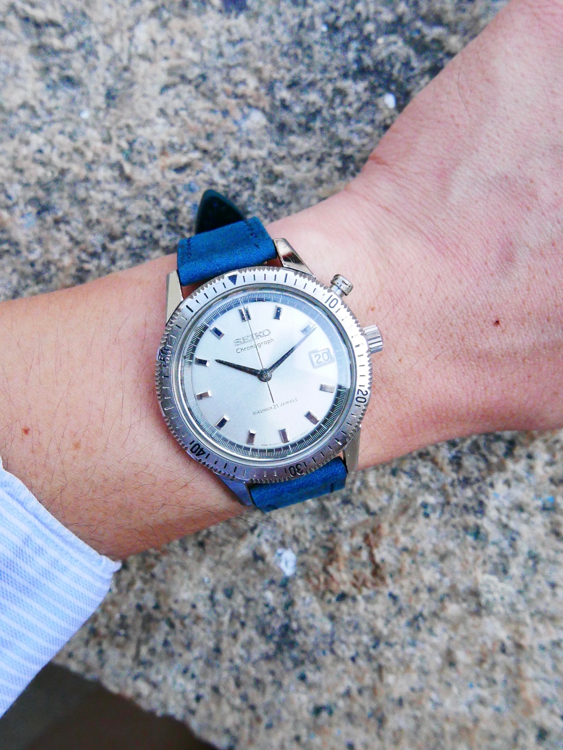 vintage-watch-seiko-5717-8990-chronograph-crown-chronograph