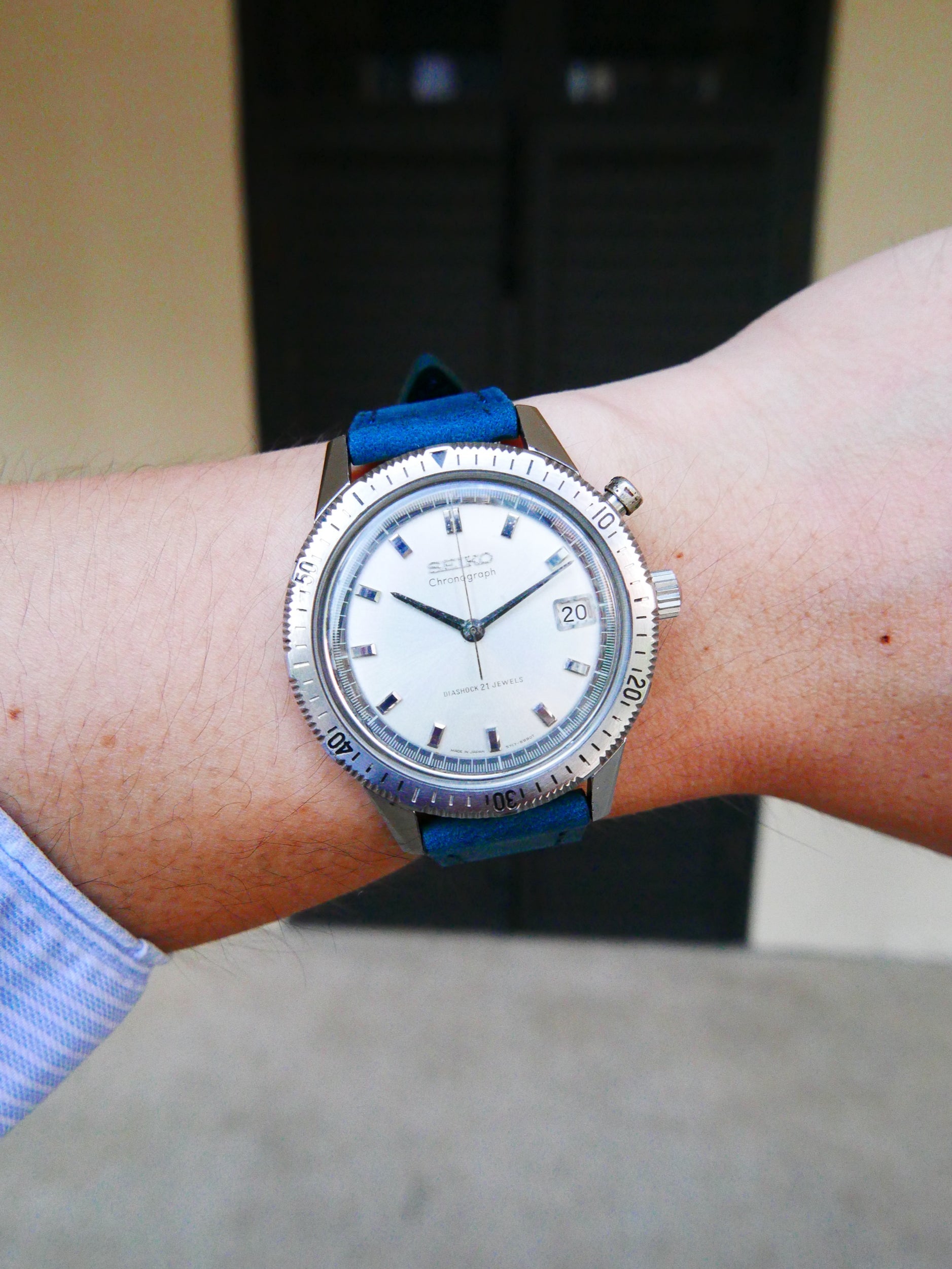 vintage-watch-seiko-5717-8990-chronograph-crown-chronograph