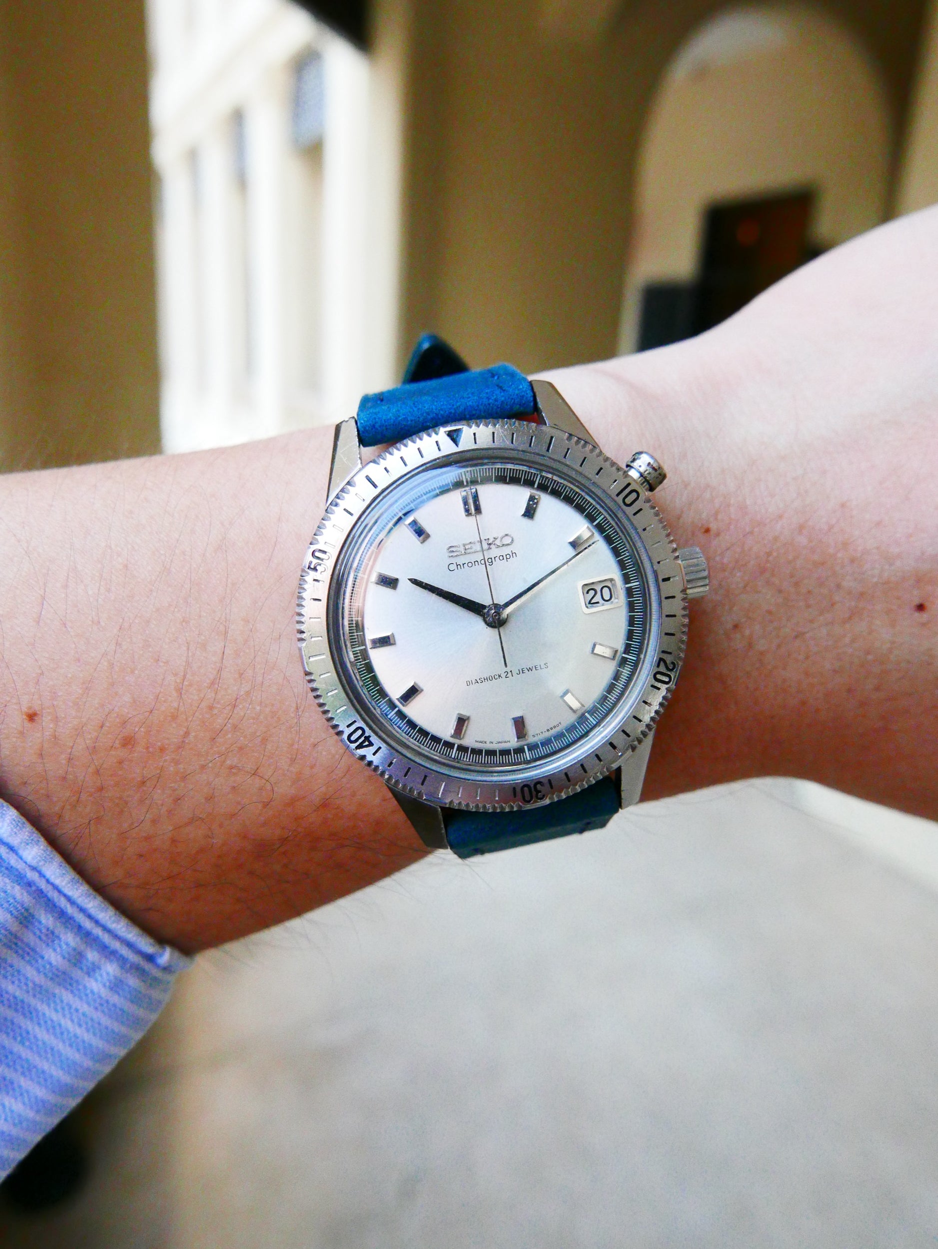 vintage-watch-seiko-5717-8990-chronograph-crown-chronograph