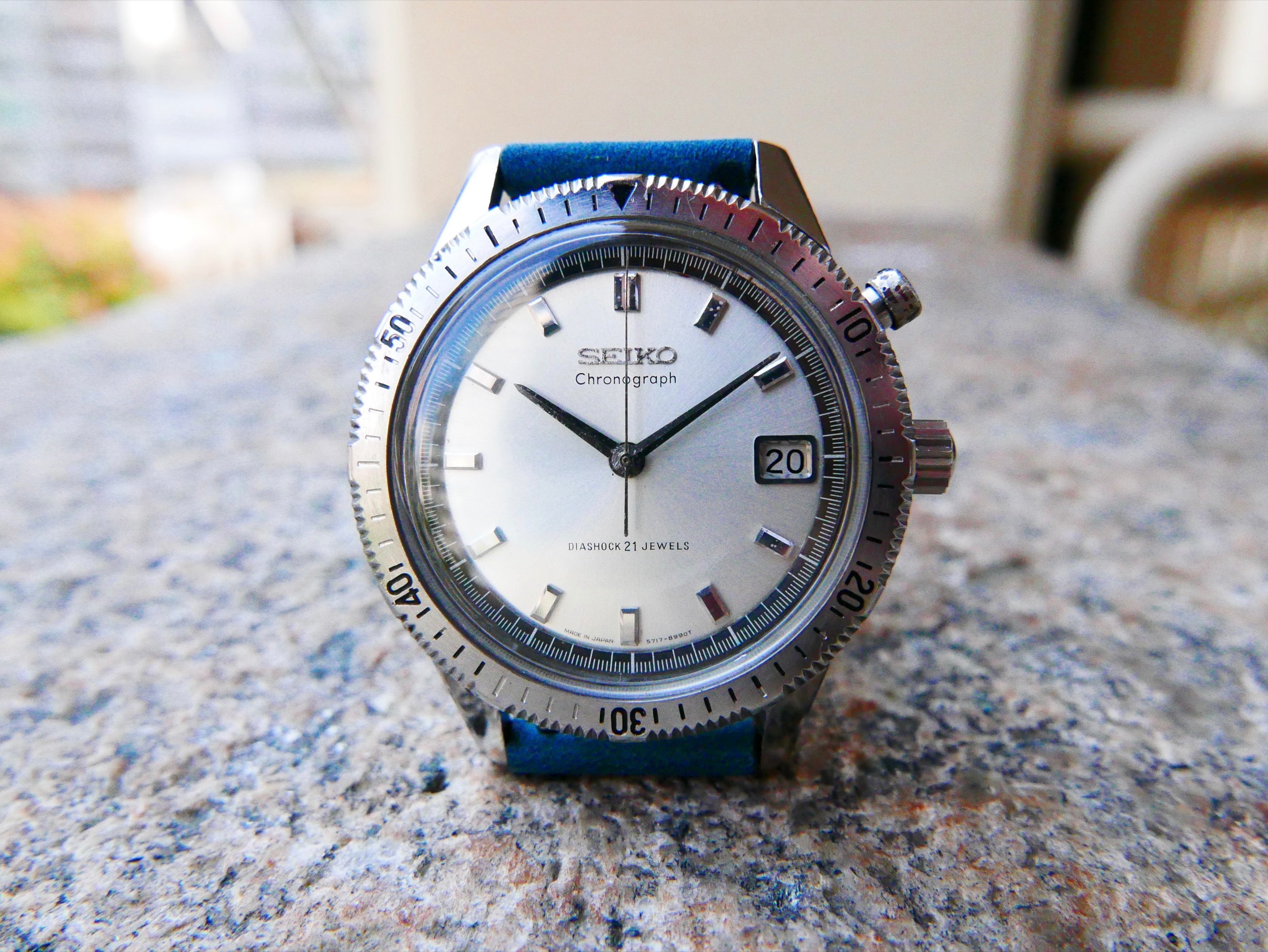 vintage-watch-seiko-5717-8990-chronograph-crown-chronograph