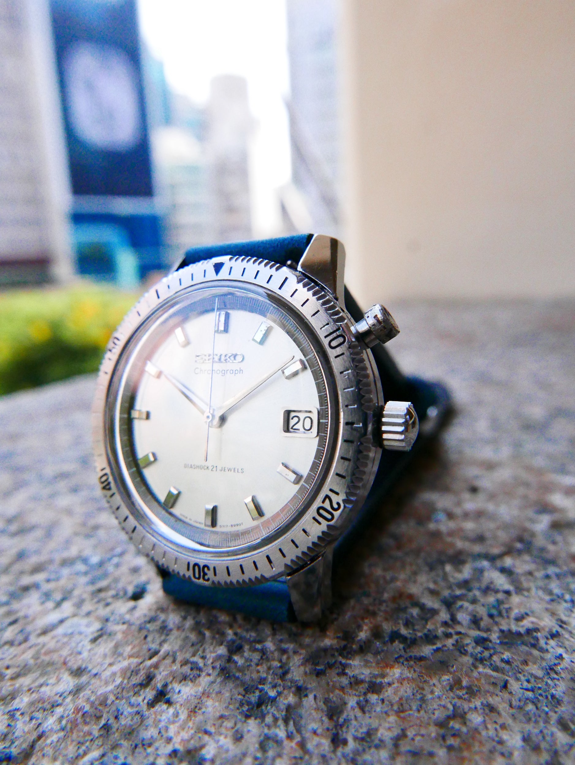vintage-watch-seiko-5717-8990-chronograph-crown-chronograph