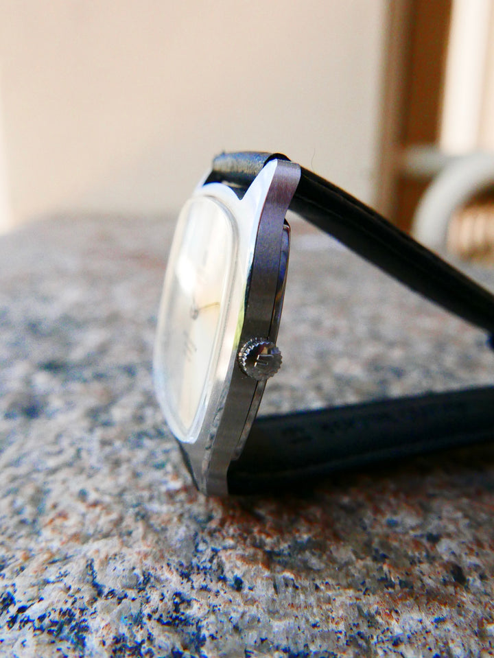 Universal_Geneve_White_Shadow_Retangular_10.jpg