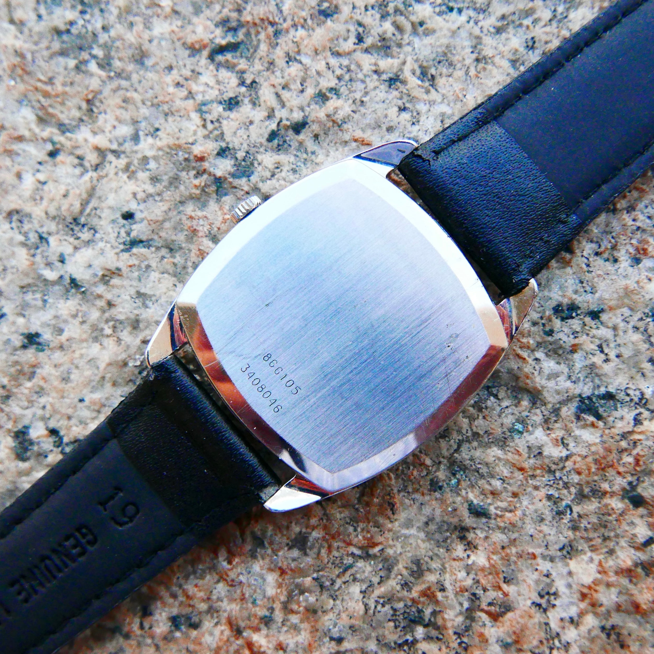 Universal_Geneve_White_Shadow_Retangular_5.jpg