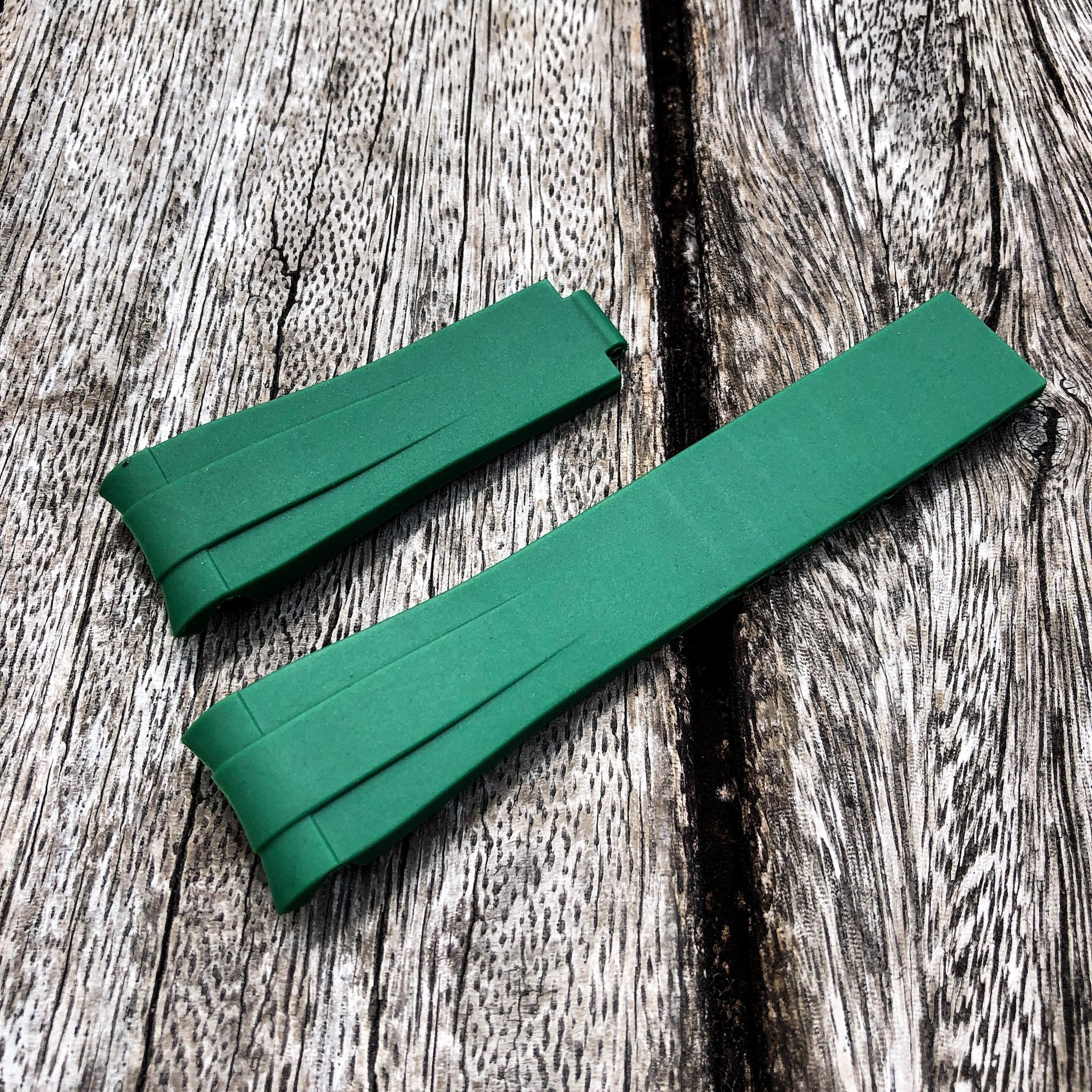 Aqua Series | Green Rubber Watch Strap For Rolex with Curved End - Samurai Vintage Co.