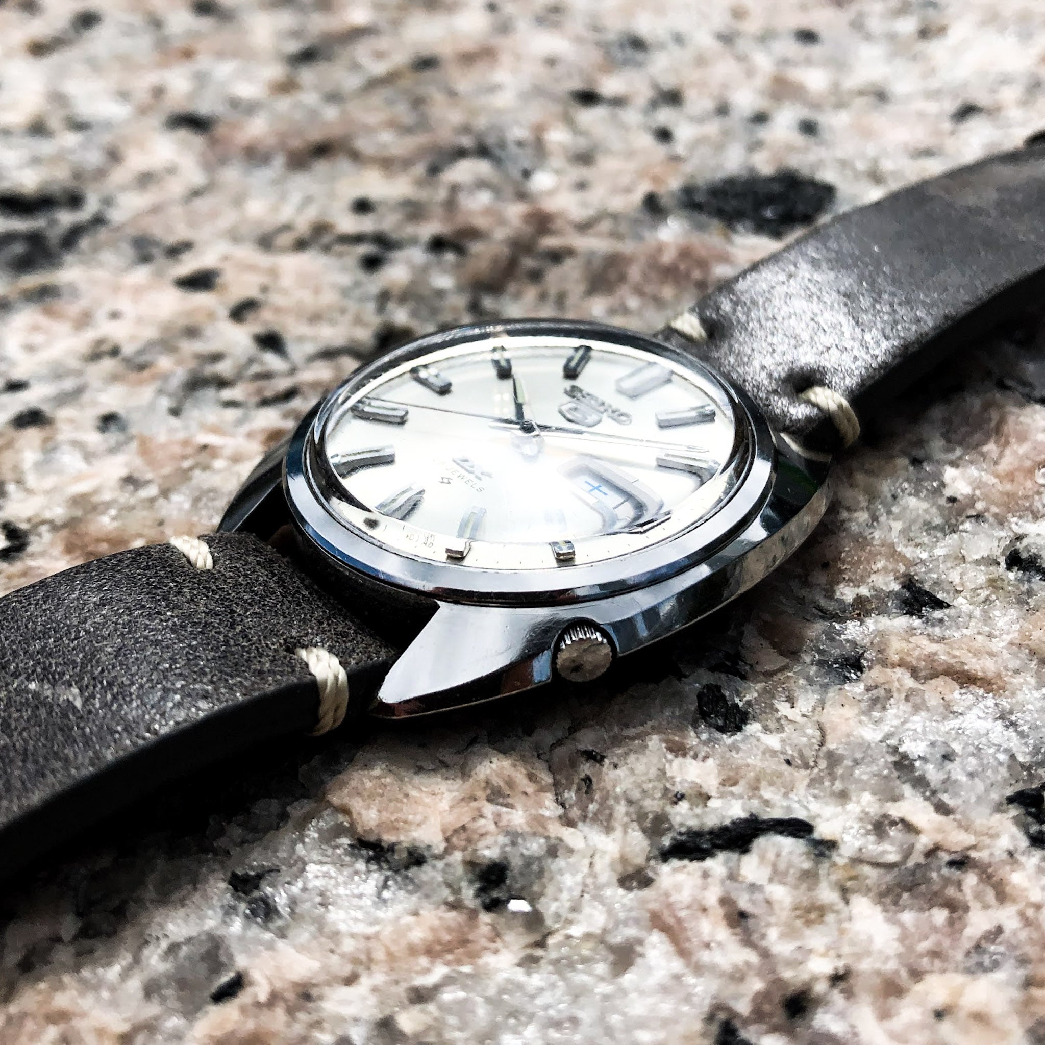 Vintage Watch | Seiko 5 DX 6106 7040T - Samurai Vintage Co.