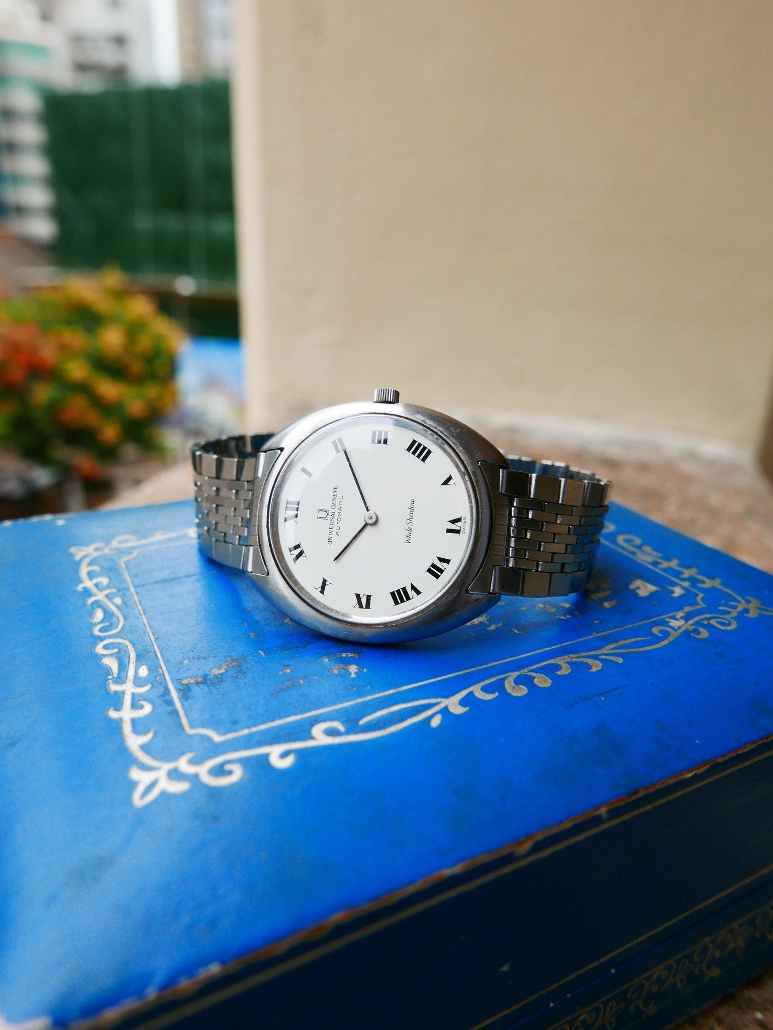 Vintage Watch | Universal Geneve White Shadow Automatic 866102 - Samurai Vintage Co.
